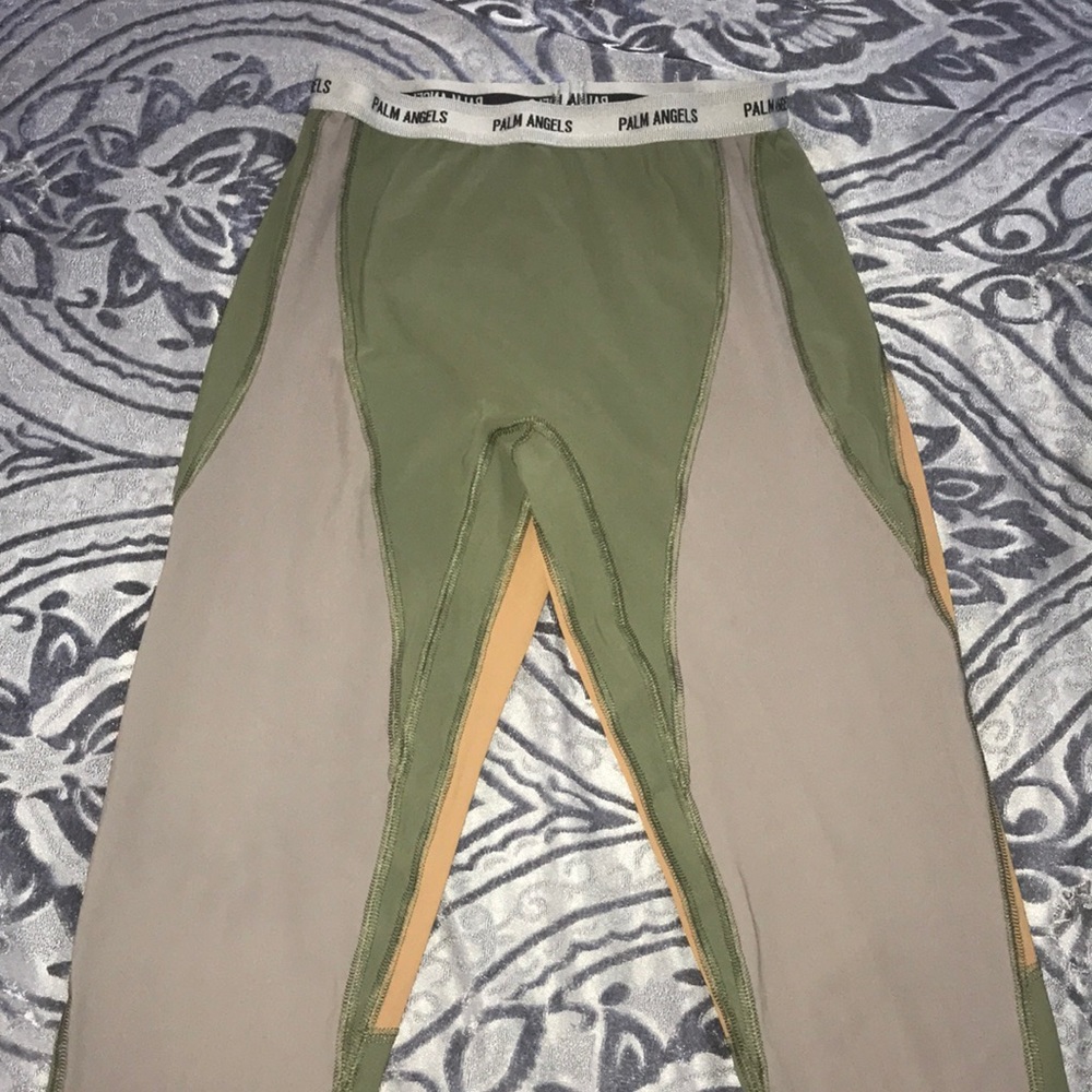 Nice fitting palm angel leggings